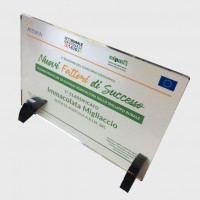 Targa personalizzata in plexiglass con stampa UV da scrivania